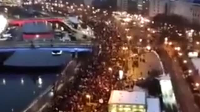 Thousands Fill the Streets in Vienna to Protest Lockdowns