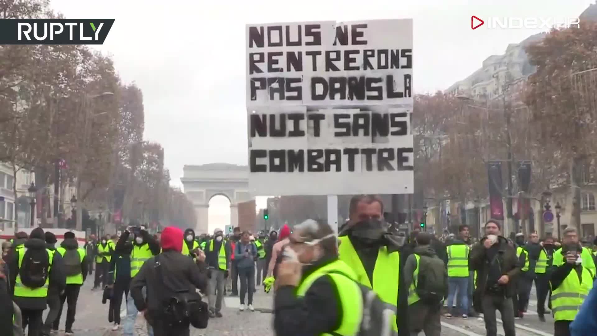 Gori centar Pariza, žestoki okršaji policije i prosvjednika