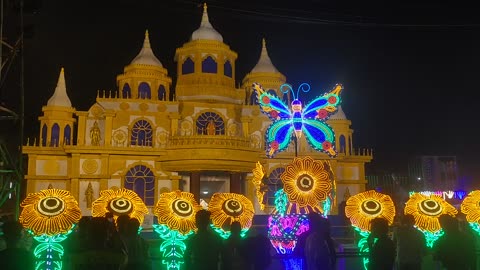 Crowde in the Kali Puja