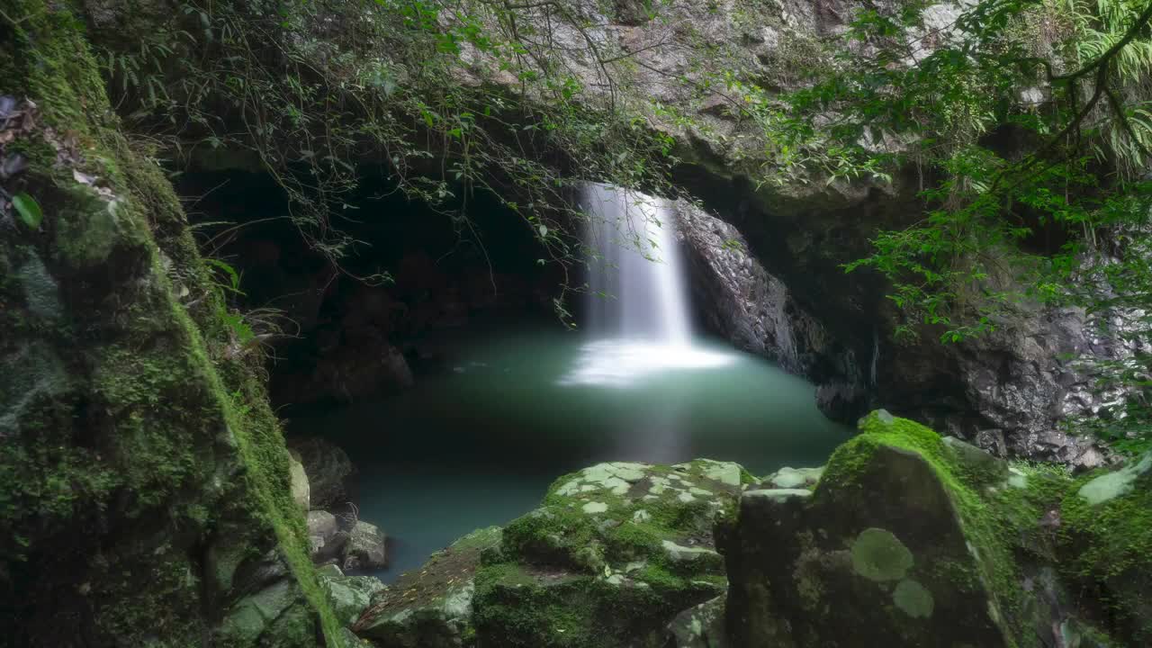 Epic Cave Waterfall- Exploring Natural Bridge, Gold Coast, AUSTRALIA