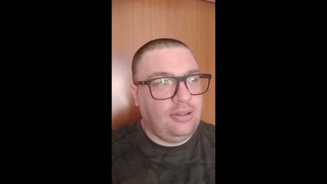 Puzsért zavarjátok le a színpadról