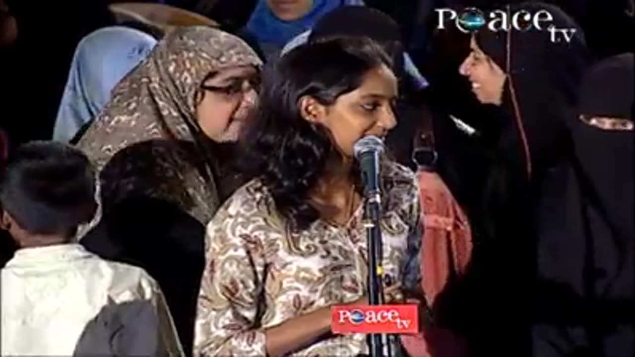 A Young, Strict Brahman Hindu Lady Accepts Islaam after being Convinced by Dr Zakir Naik