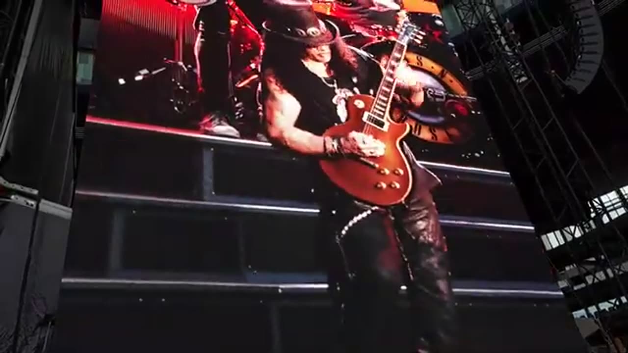 Guns N' Roses (live) - Slash solo (Born Under a Bad Sign)