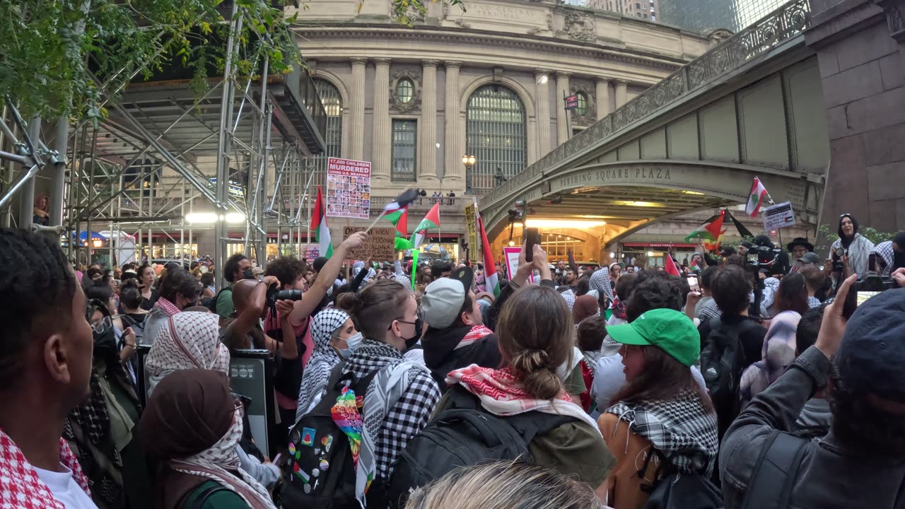 Nerdeen Kiswani at the rally: "FLOOD the United Nations for Gaza and Lebanon.Eric Adams MUST RESIGN"