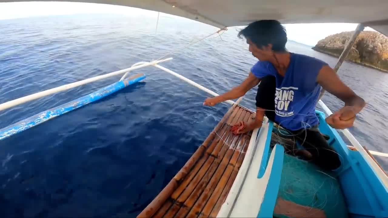 pinoy fishing style,catch and sell.