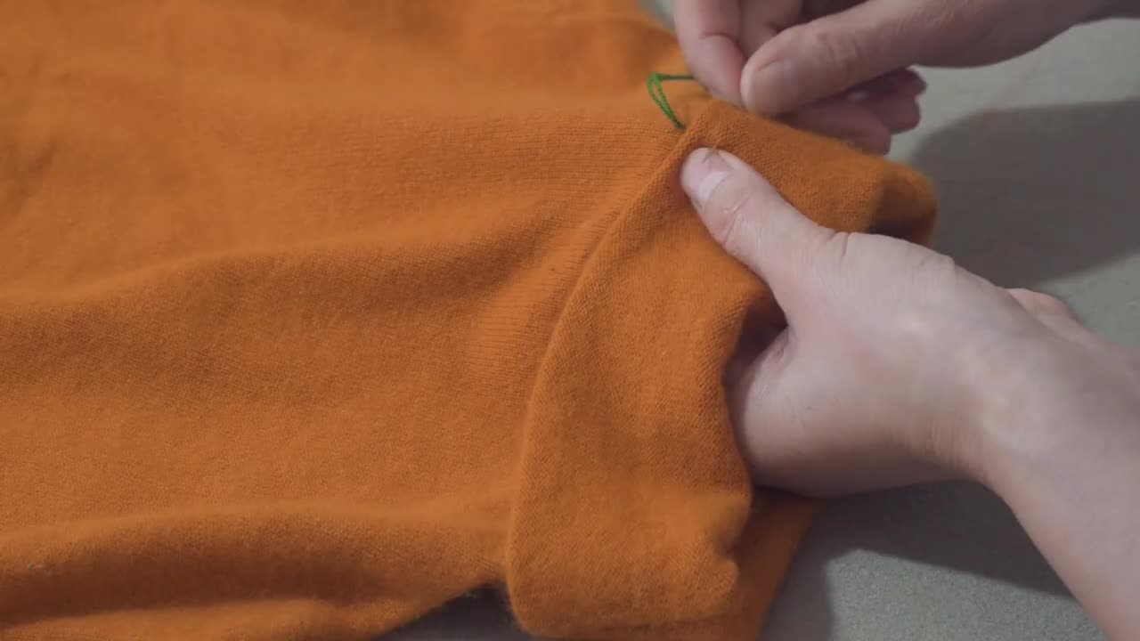 用简单而好看的针法把衣服改短