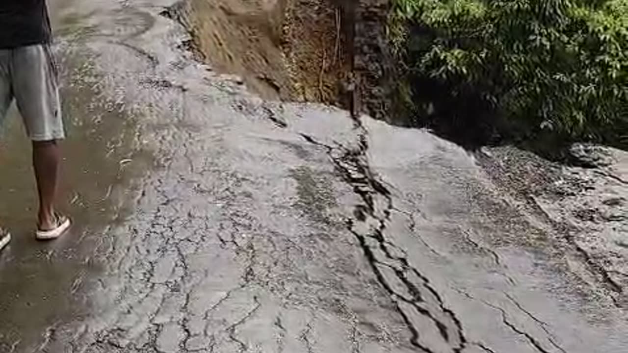 Lengpui airport road is collapsed