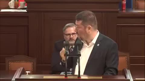 Předseda SPD Tomio Okamura griluje premiéra Fialu ke kauze STAN