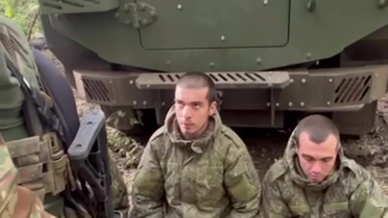 🫡 Another video with Russian prisoners in Kursk region, - "Boxer" soldier