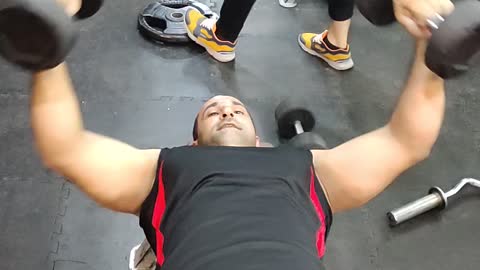 Chest flying dumbbells