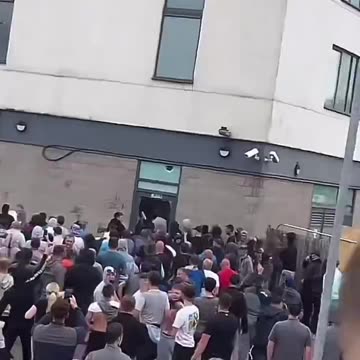 Civil War Breaks Out ain The UK?