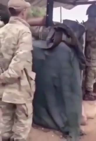 Nöbetteki Askere Komutan Şakası