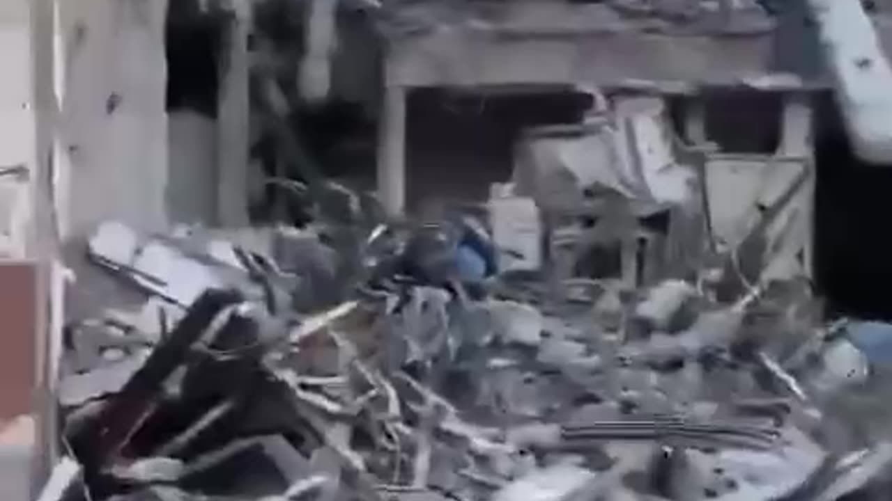 جنود الاحتلال يسخرون