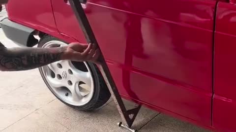 The mechanic used tools to quickly set up the car