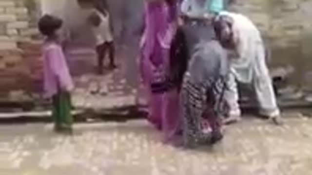 women fight in the street