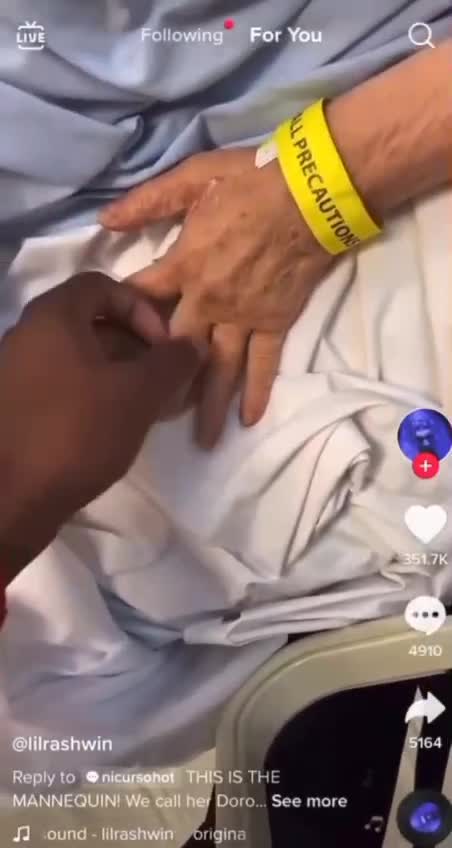 Manichini realistici per simulare pazienti C0VlD