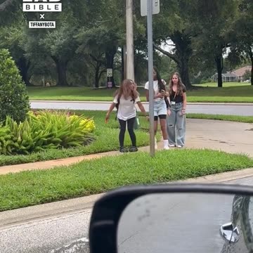 Girl starts dancing on sidewalk and gets in the way 😳