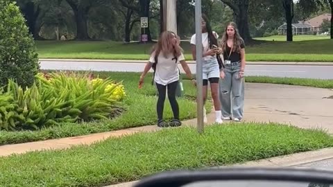 Girl starts dancing on sidewalk and gets in the way 😳