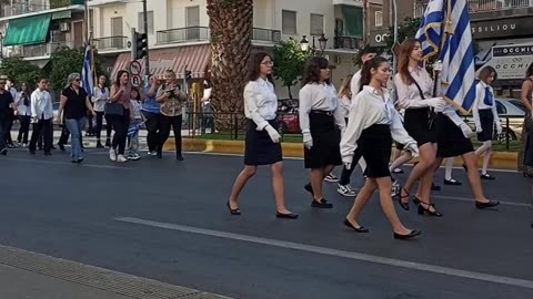 ΣΤΡΑΤΟΣ ΑΙΡΕΤΙΚΩΝ ΠΡΟΔΟΤΩΝ ΠΑΡΕΛΑΥΝΕΙ ΧΩΡΙΣ ΝΟΗΜΑ!!!