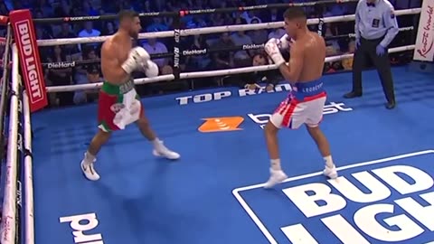 When Xander lands that right hand, it’s GAME OVER 💥 🎟️ http://trboxing.co/RyanMayerTix