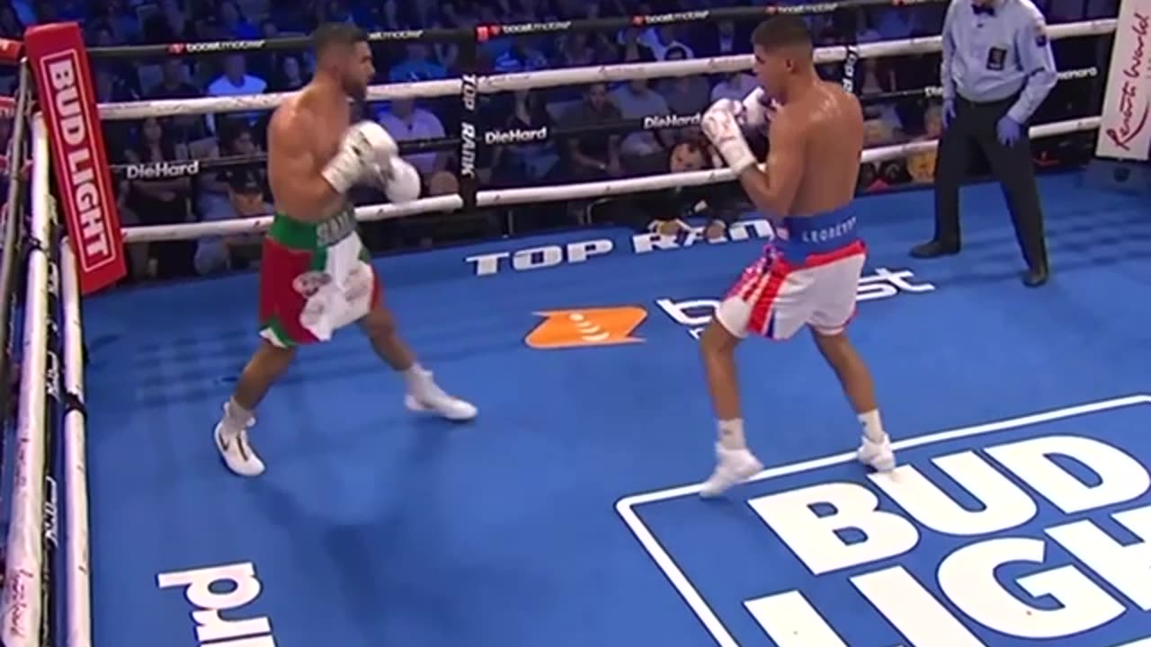 When Xander lands that right hand, it’s GAME OVER 💥 🎟️ http://trboxing.co/RyanMayerTix