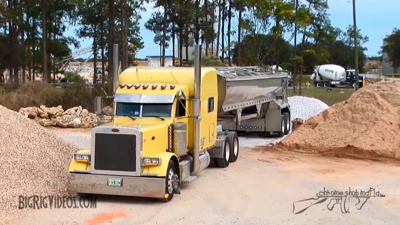 Albert's Transport - Rolling CB Interview™ 2003 Peterbilt Frameless Dump Trailer