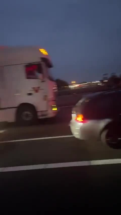 Netherlands: Dutch farmers convoy blockades roads (July 6, 2022)