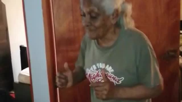 Bailando la cancion que le gusta