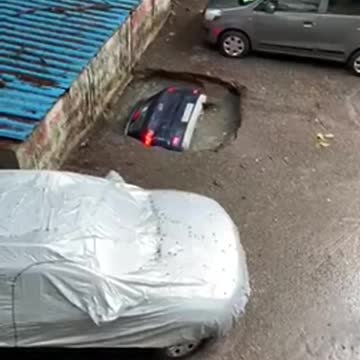 Parked car disappears in sinkhole