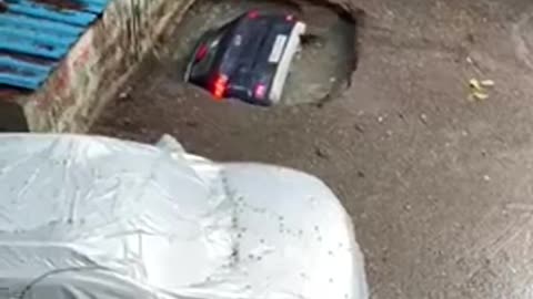 Parked car disappears in sinkhole