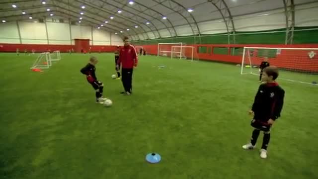 Football Coaching:Dribbling Drills