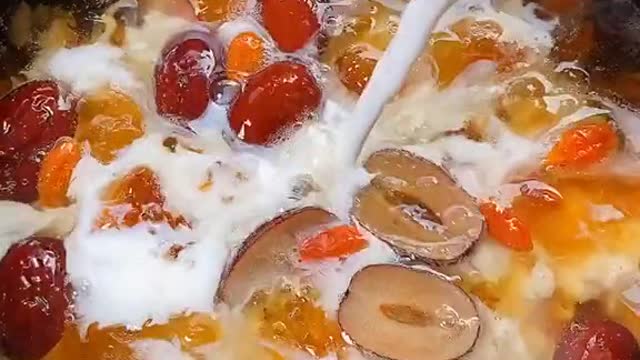 The secret of 0-year-old plain face going out is in this bowl of peach gum stewed milk