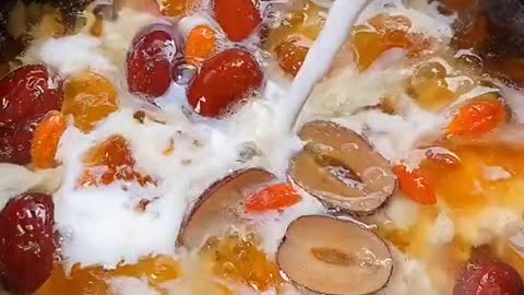 The secret of 0-year-old plain face going out is in this bowl of peach gum stewed milk