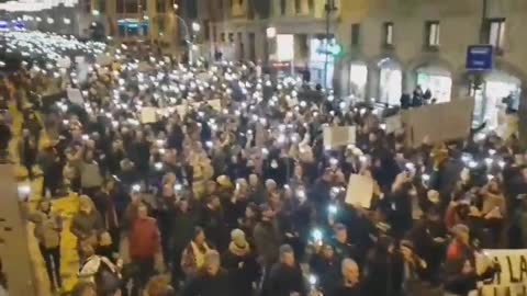 Thousands protest covid-tyranny in Paris, France.
