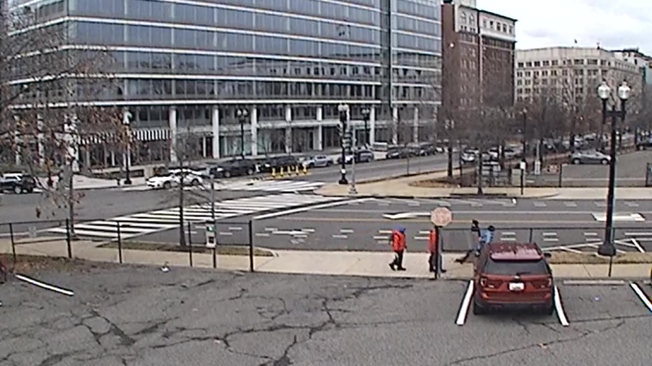 1901LOTS00Lot11SenateParking_2021-01-06_10h35min09s580ms.mp4