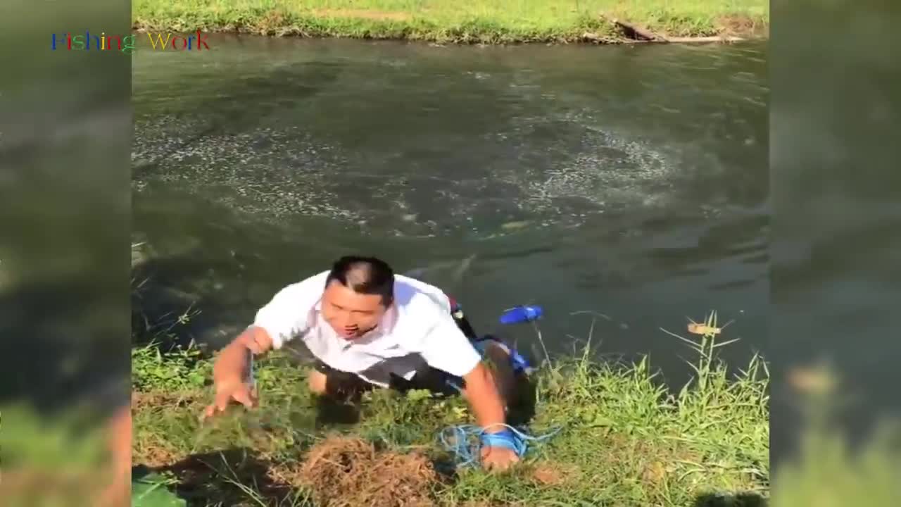 Awesome Cast Net Fishing Skill - Traditional Net Catch Fishing in The River Catch Tons of Big Fish