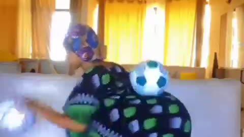 Look how she play with the ball behind her butt.