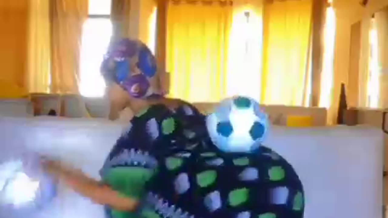 Look how she play with the ball behind her butt.
