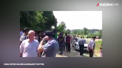 Migranti krenuli iz Velike Kladuše prema hrvatskoj granici