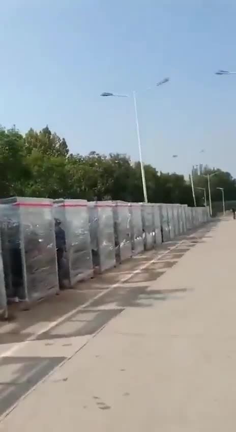 China, Zhengzhou, temporarily isolating people who have tested positive till taken to camps