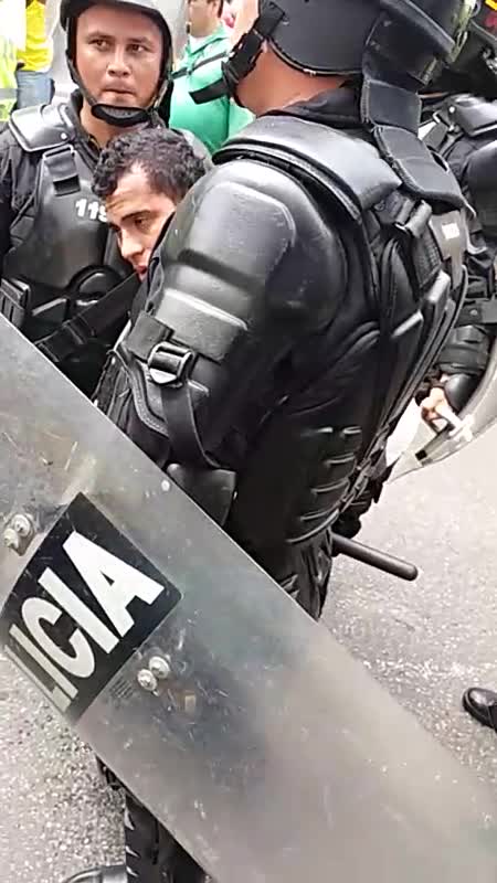 Disturbios entre taxistas y la Policía