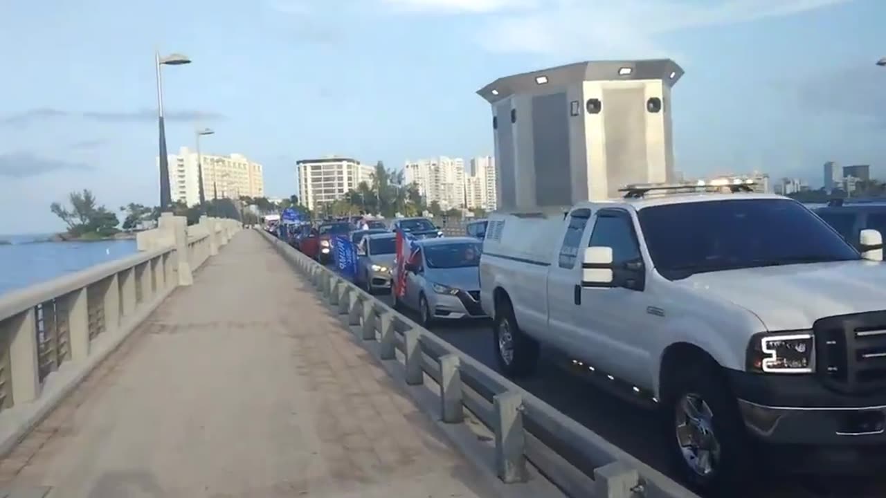 Massive caravan for Trump in Puerto Rico!🇺🇸🦅