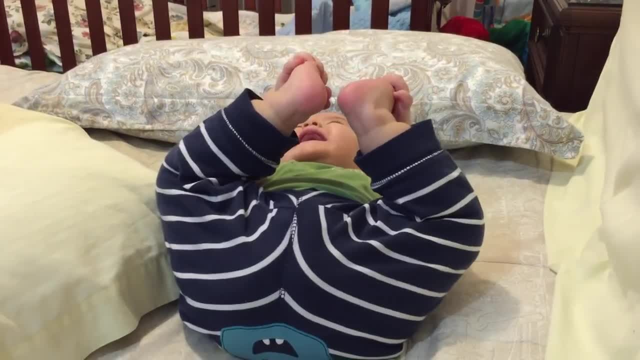 Funny baby laughing with farts ❂