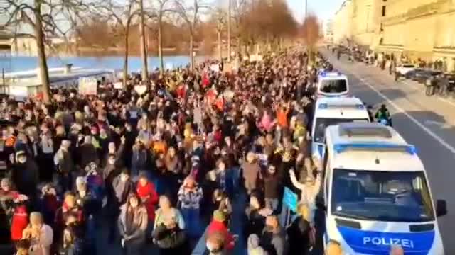 Thousands Demonstrate Today Against Olaf Scholz in Hamburg, Germany—The COVID Narrative Is Dead