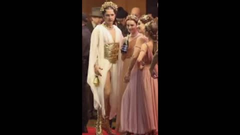 HOLLYWOOD DRESS RITYAL