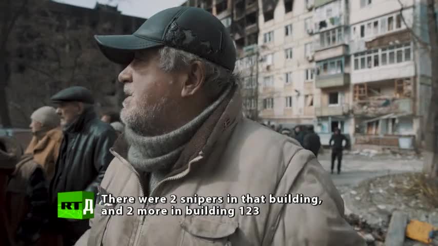 Donbass:Sono vivo! Mariupol sopravvissuti agli attacchi ucraini trovano rifugio DOCUMENTARIO Oltre 400.000 persone a Mariupol sono dovute andare sottoterra perché non potevano lasciare la città. Il film segue storie di persone che sono sopravvissute