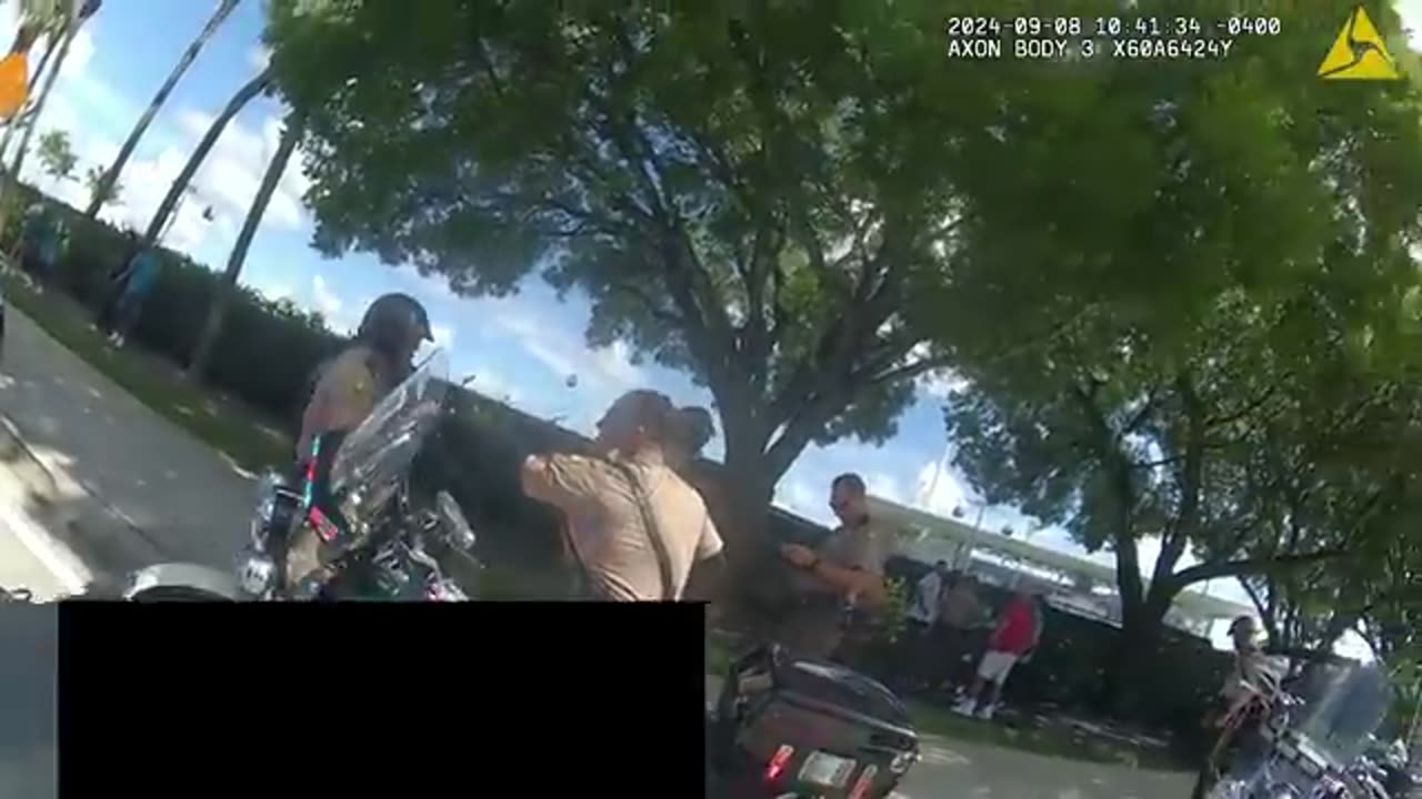 Body camera footage released, Tyreek Hill detained by Miami police ahead of game