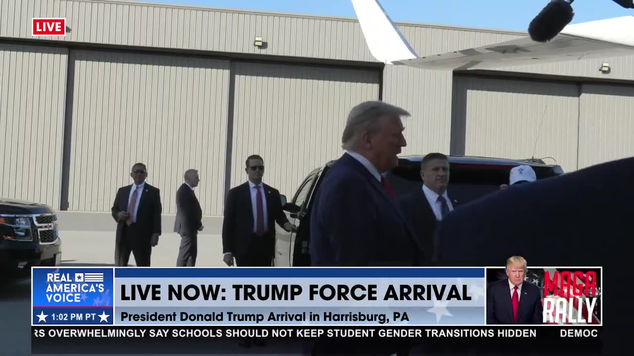 TRUMP TOUCHES DOWN IN LANCASTER, PA
