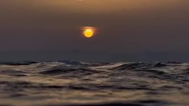 The sea breeze blows gently.