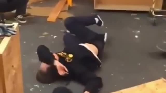 Funny falls! Funny moments! A selection of the best jokes. 😁😂😂